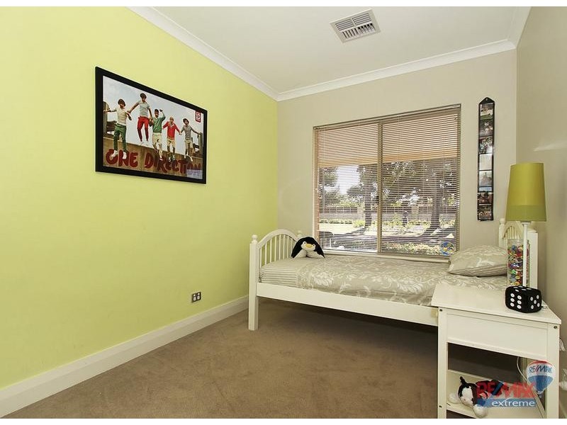 576 Neaves Road, Mariginiup WA 6065