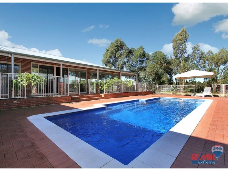 576 Neaves Road, Mariginiup WA 6065