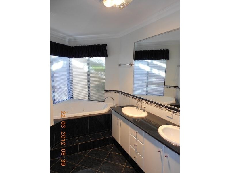 8 Bream Way, Yanchep WA 6035