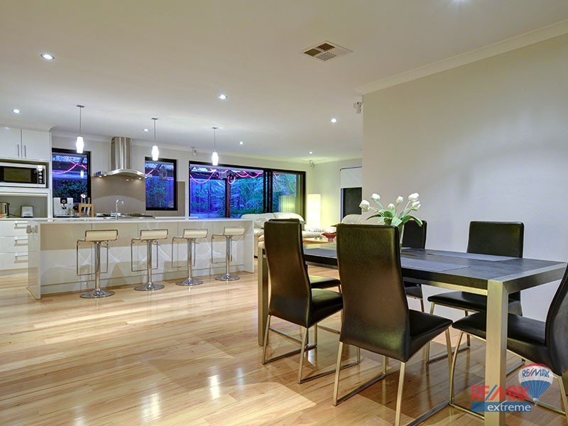 24 Manchester Drive, Hocking WA 6065