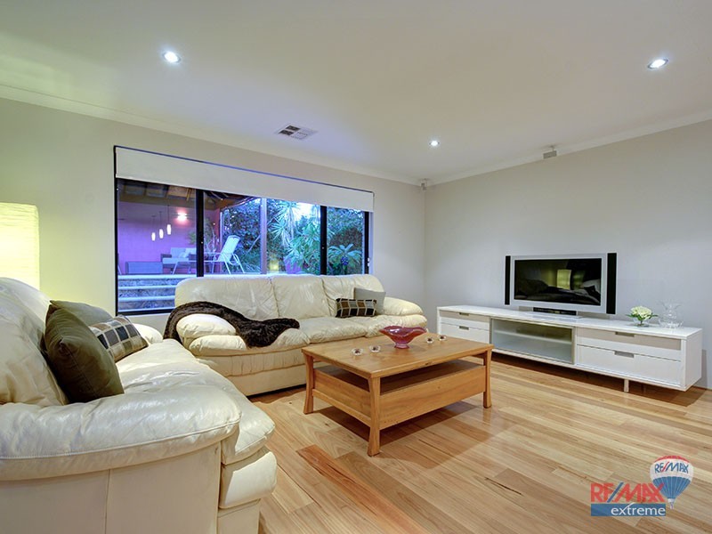 24 Manchester Drive, Hocking WA 6065