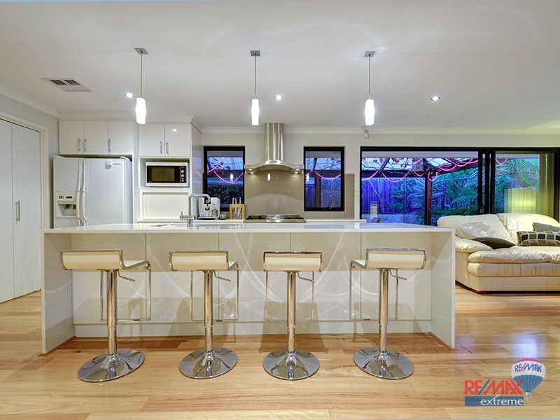 24 Manchester Drive, Hocking WA 6065