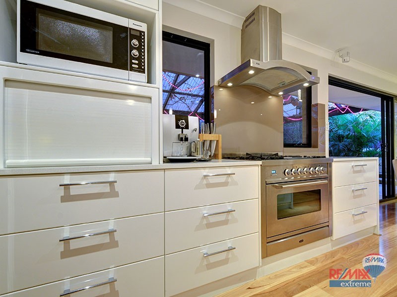 24 Manchester Drive, Hocking WA 6065