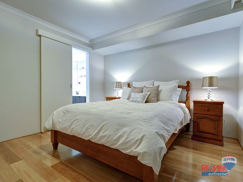 24 Manchester Drive, Hocking WA 6065