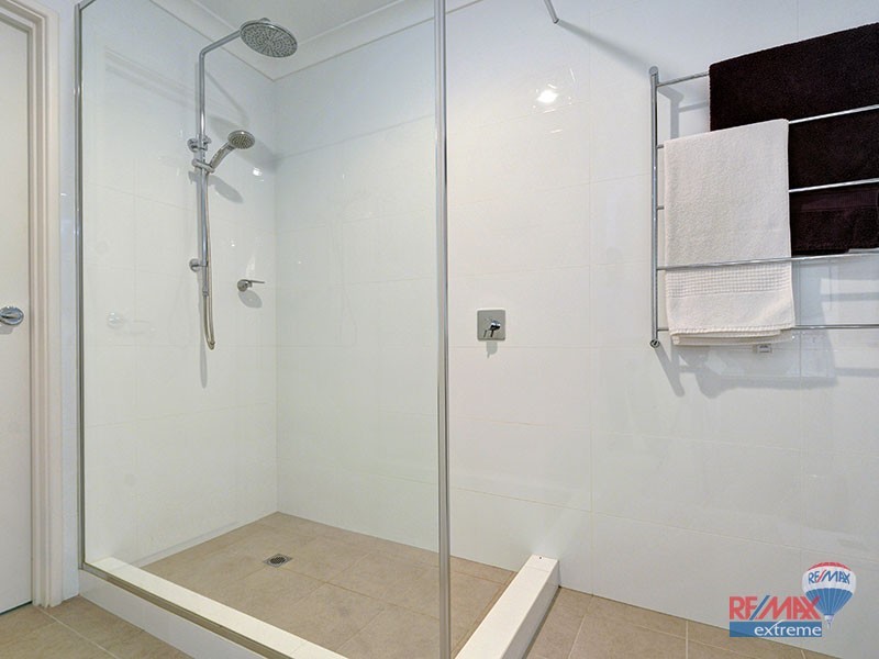 24 Manchester Drive, Hocking WA 6065