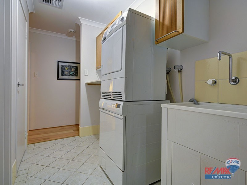 24 Manchester Drive, Hocking WA 6065