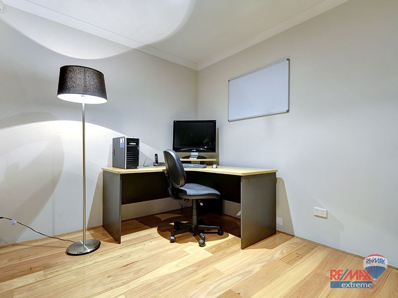 24 Manchester Drive, Hocking WA 6065