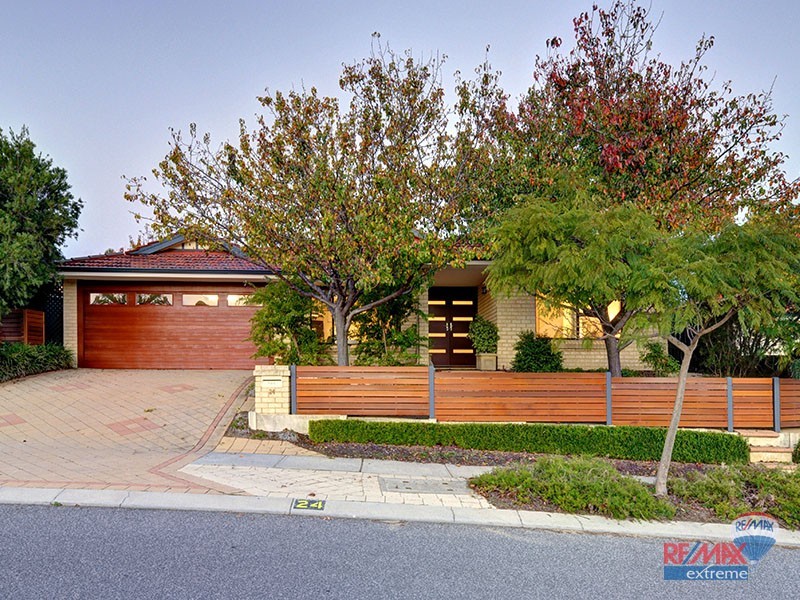 24 Manchester Drive, Hocking WA 6065