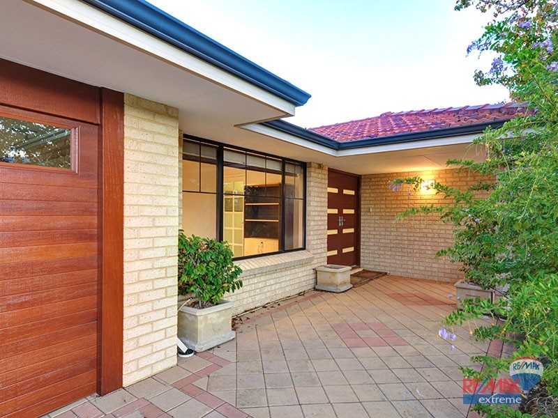 24 Manchester Drive, Hocking WA 6065