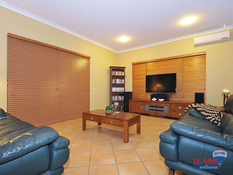 16 Darlington Loop, Pearsall WA 6065