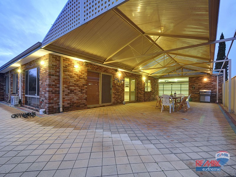 16 Darlington Loop, Pearsall WA 6065