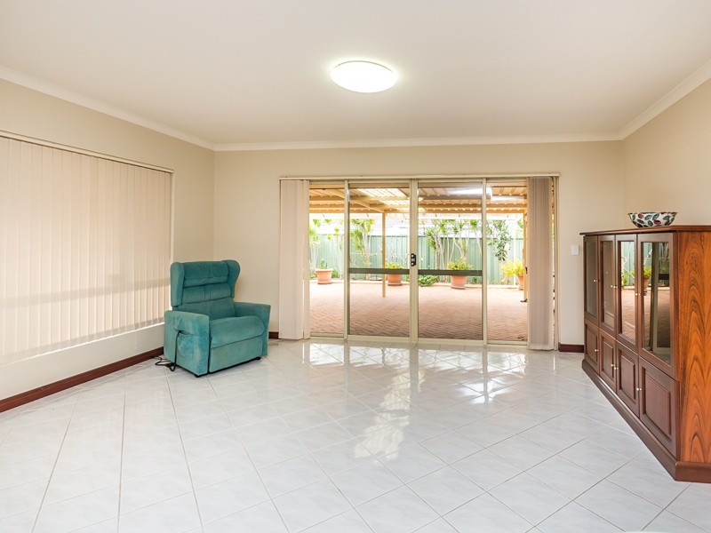 9 Jandabup Close, Sinagra WA 6065