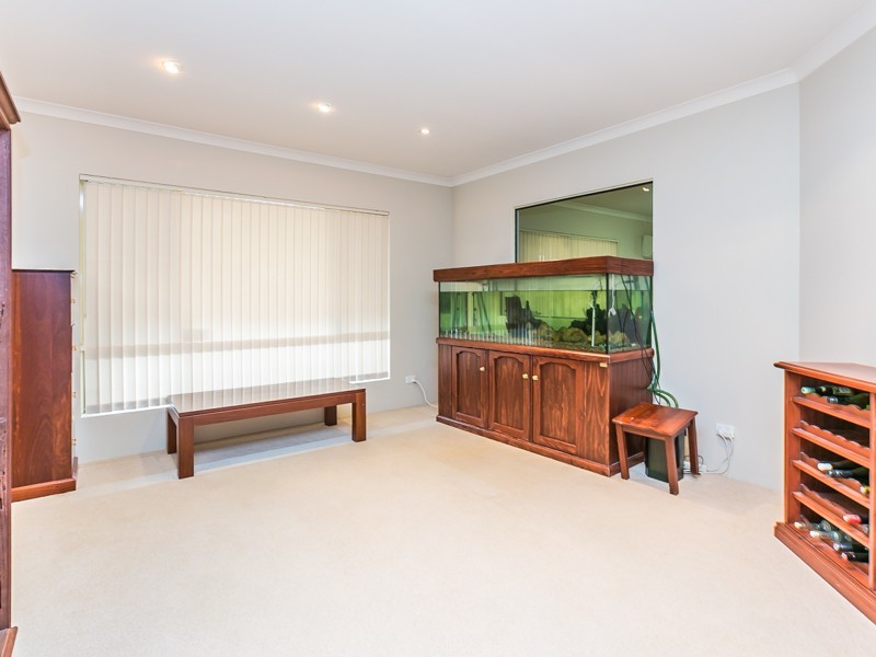 9 Jandabup Close, Sinagra WA 6065