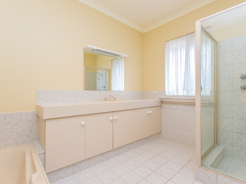 9 Jandabup Close, Sinagra WA 6065