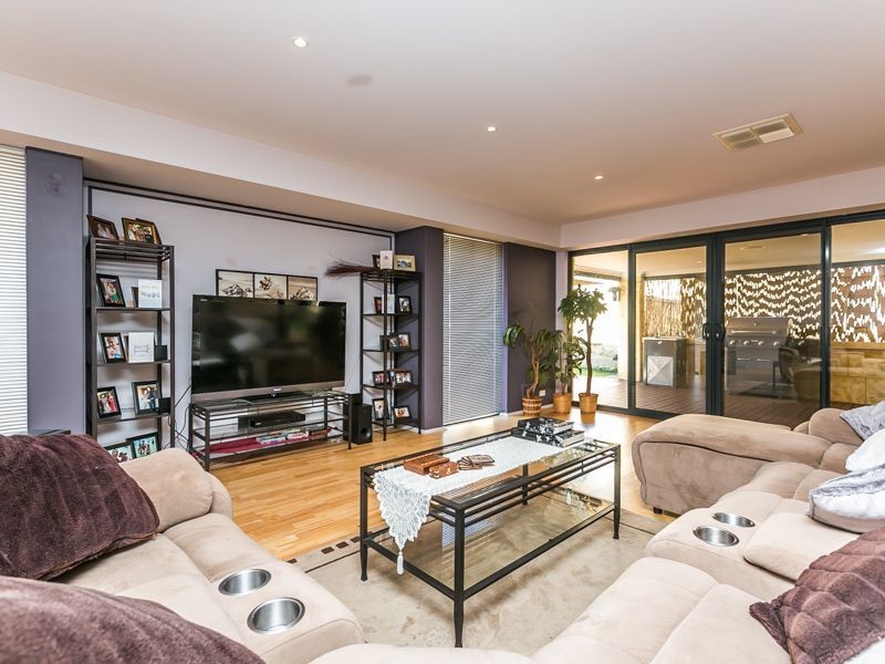 11 Shropshire Crescent, Butler WA 6036