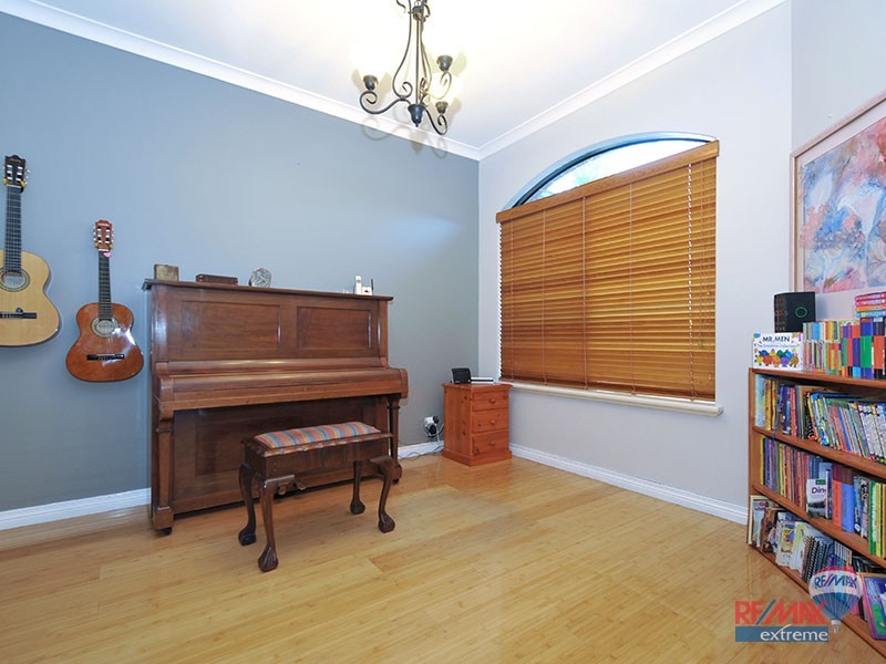 54 Narrien Loop, Hocking WA 6065