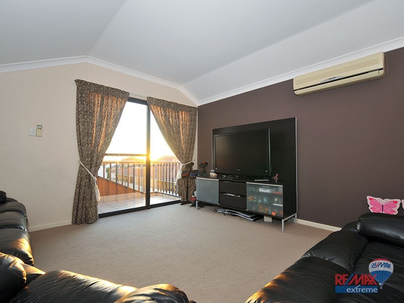 54 Narrien Loop, Hocking WA 6065