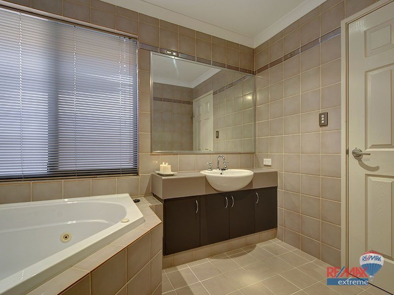 15 Chalk Elbow, Pearsall WA 6065