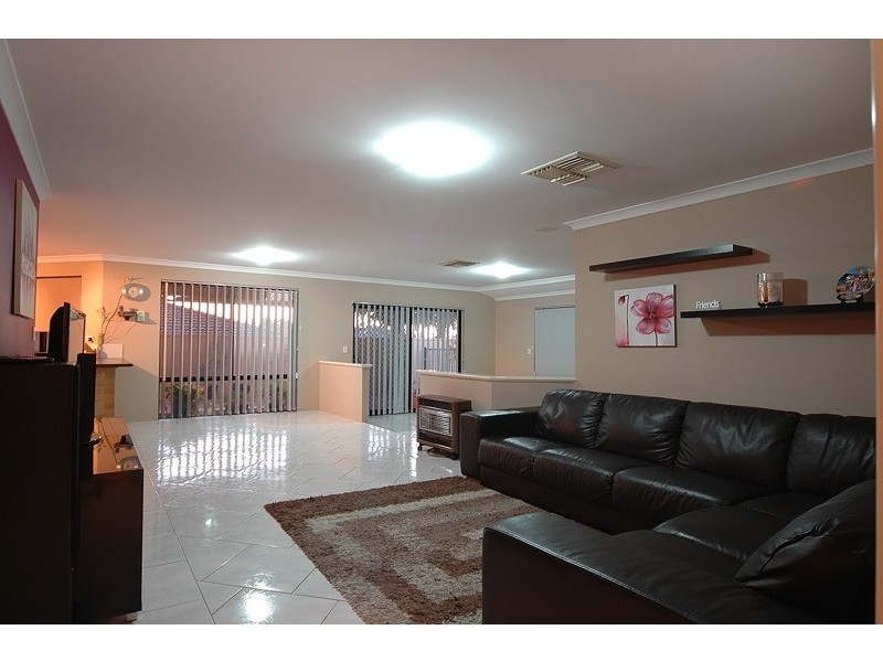 51 Kirkstall Drive, Hocking WA 6065