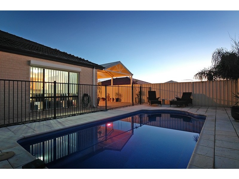 51 Kirkstall Drive, Hocking WA 6065