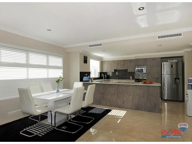 17 Seaside Ave, Yanchep WA 6035