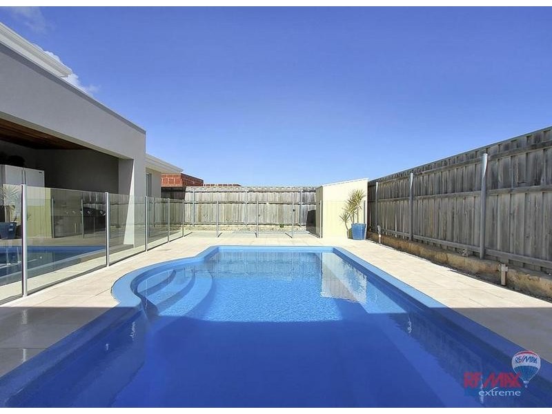 17 Seaside Ave, Yanchep WA 6035