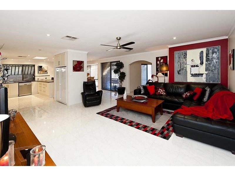 7 Napier Road, Marangaroo WA 6064