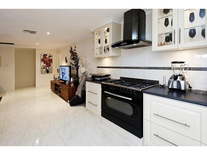 7 Napier Road, Marangaroo WA 6064