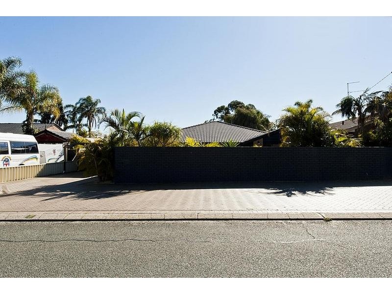 7 Napier Road, Marangaroo WA 6064