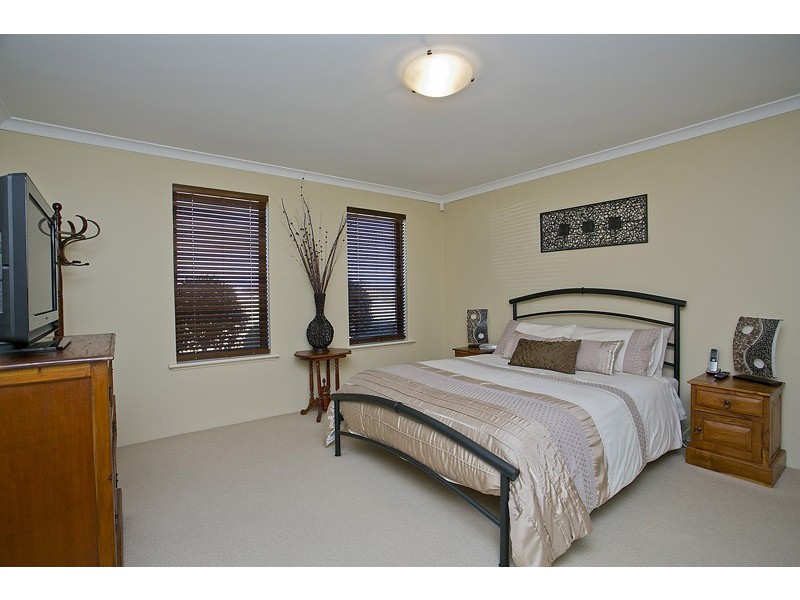 19 Hinckley Parkway, Hocking WA 6065