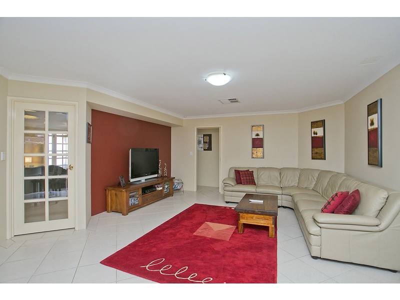 19 Hinckley Parkway, Hocking WA 6065