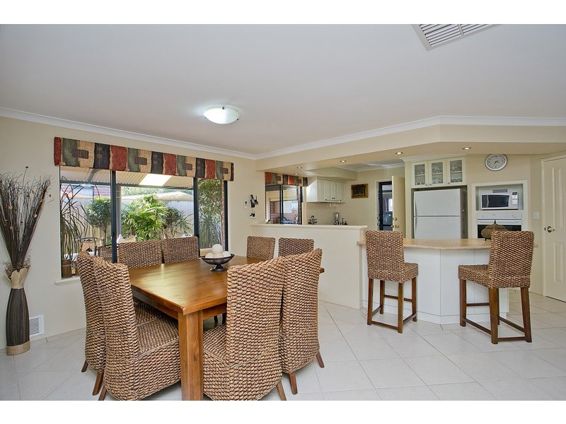 19 Hinckley Parkway, Hocking WA 6065