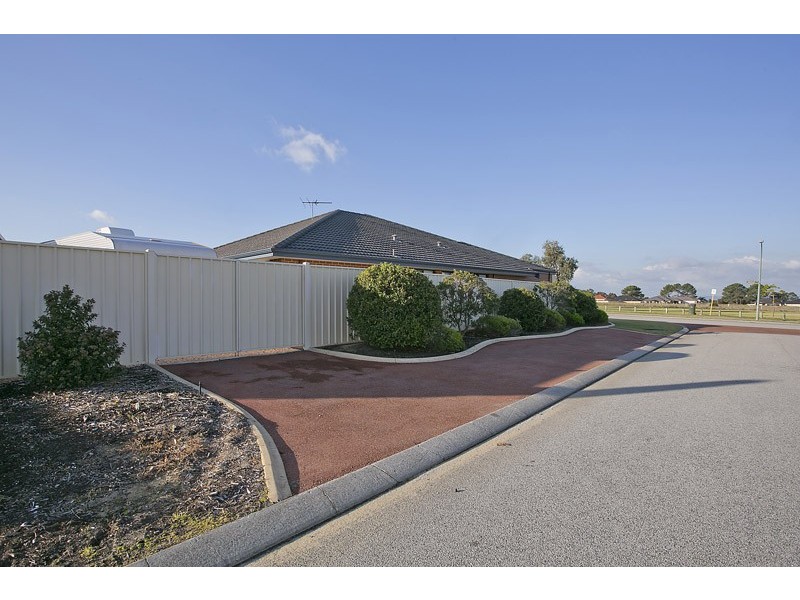 19 Hinckley Parkway, Hocking WA 6065