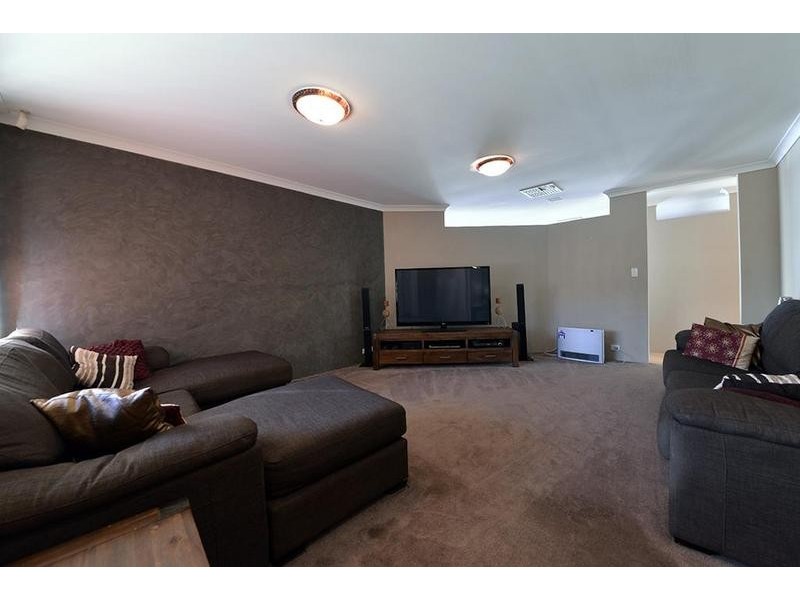 36 Bibbulmun Entrance, Sinagra WA 6065