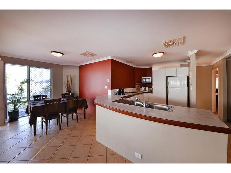 36 Bibbulmun Entrance, Sinagra WA 6065