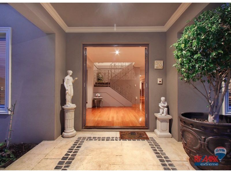 36 Mustique Crescent, Hillarys WA 6025