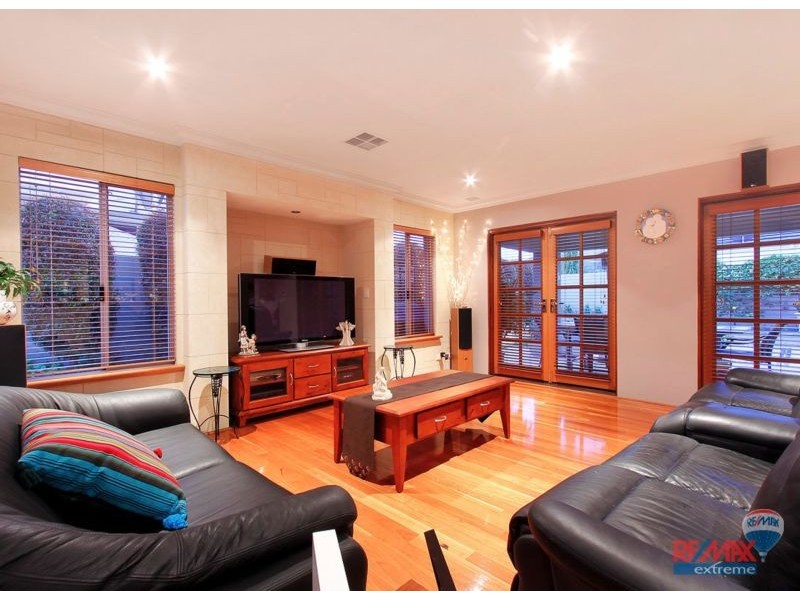 36 Mustique Crescent, Hillarys WA 6025