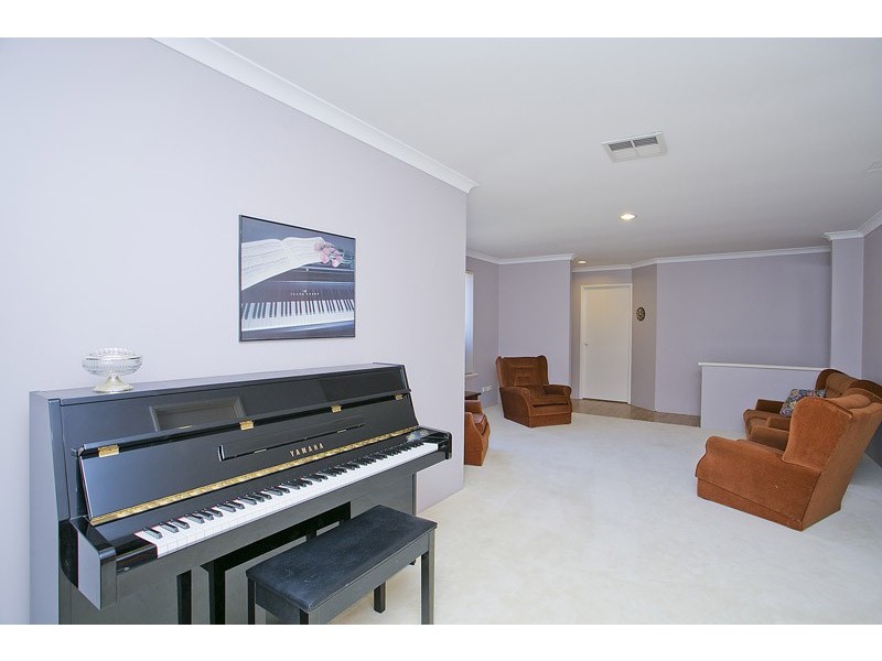 16 Bembridge Loop, Hocking WA 6065