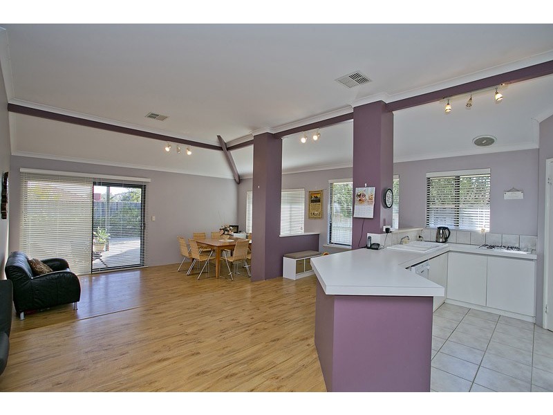 16 Bembridge Loop, Hocking WA 6065