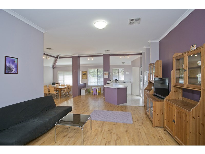 16 Bembridge Loop, Hocking WA 6065
