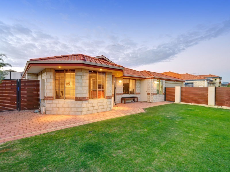 11 Kensington Way, Pearsall WA 6065