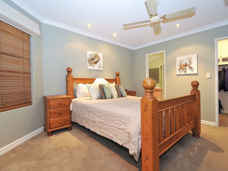 11 Kensington Way, Pearsall WA 6065