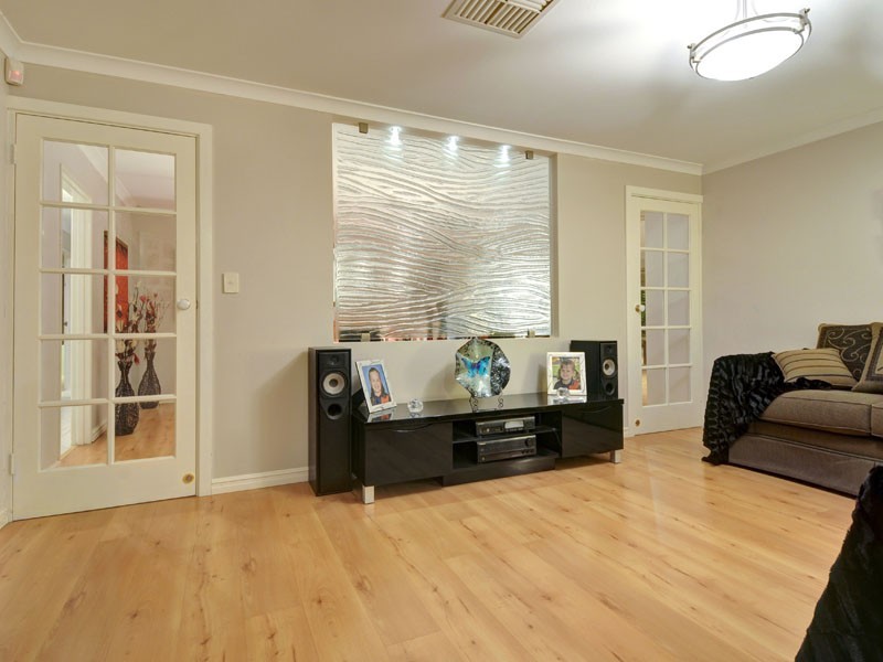 11 Kensington Way, Pearsall WA 6065