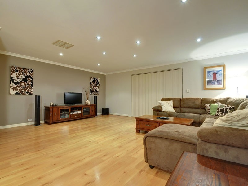 11 Kensington Way, Pearsall WA 6065