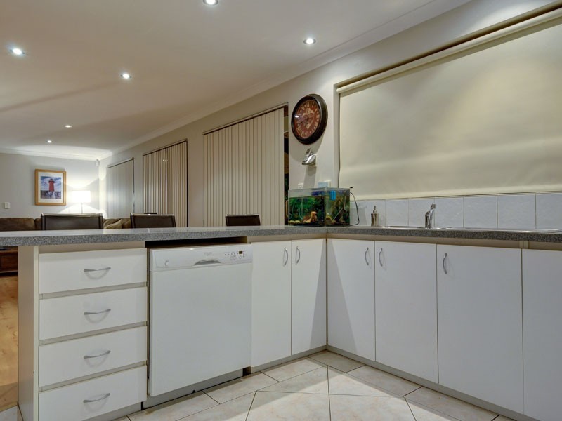 11 Kensington Way, Pearsall WA 6065