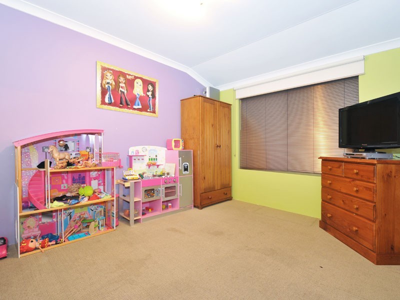 11 Kensington Way, Pearsall WA 6065