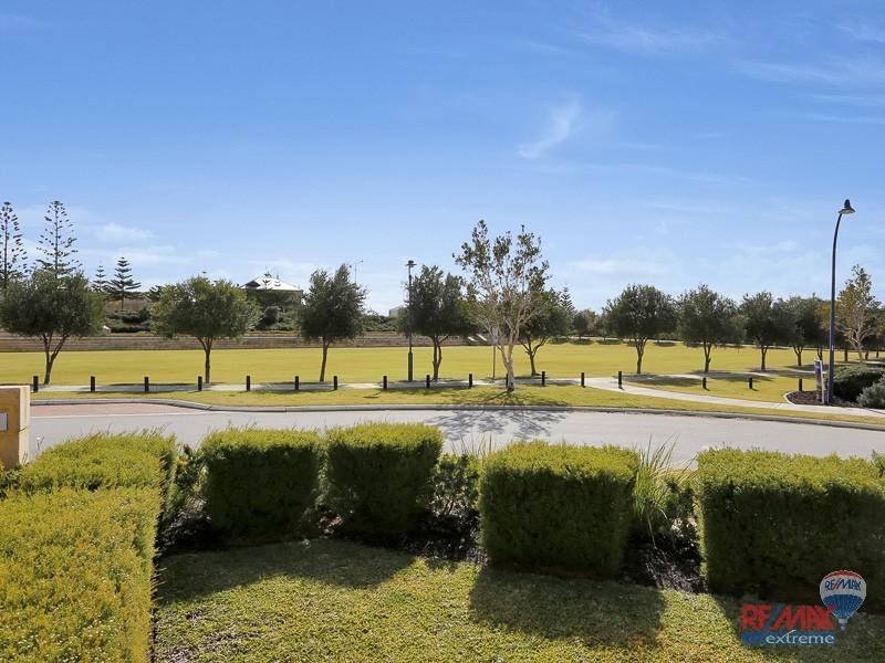 61 Seaspray Crescent, Jindalee WA 6036