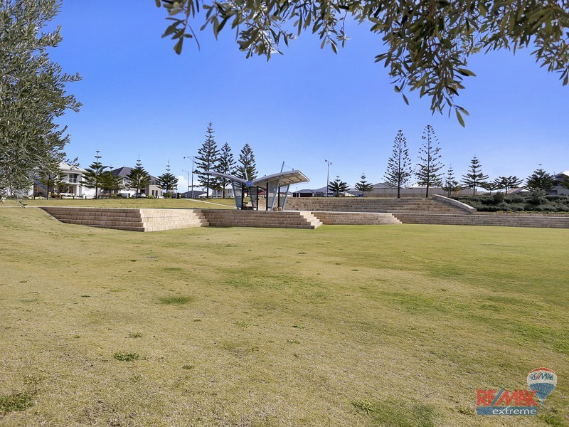 61 Seaspray Crescent, Jindalee WA 6036
