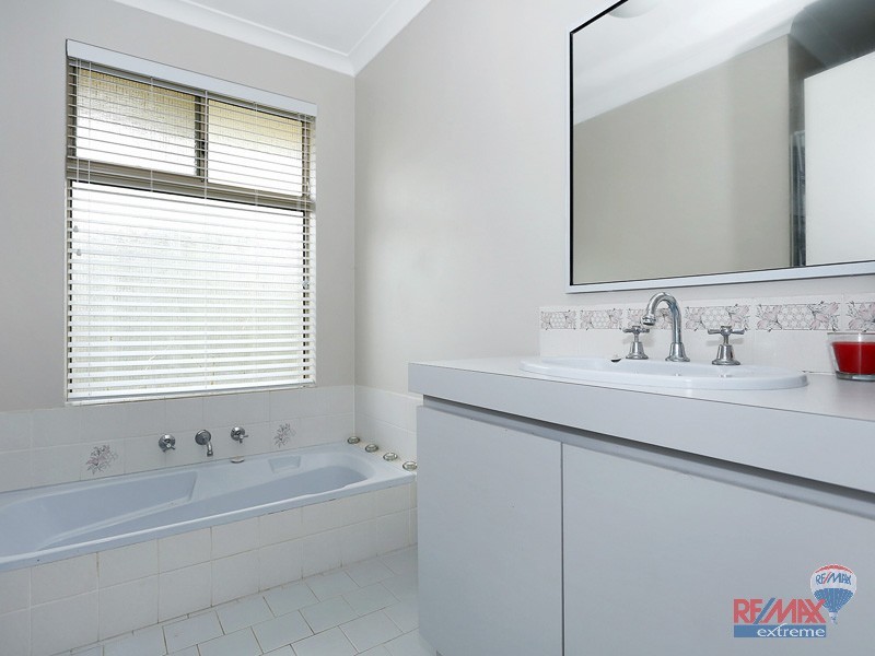 28 Edinburgh Avenue, Kinross WA 6028