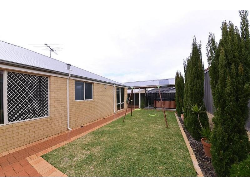 16 Agasse Way, Tapping WA 6065